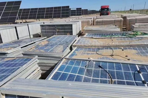 Área de material de la línea de reciclaje de paneles solares